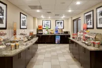 Hampton Inn & Suites Chicago/St. Charles - breakfast