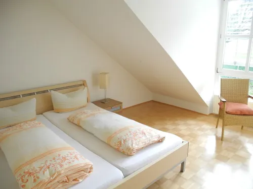 Modern, bright 2-room apartment in Schützenstraße approx. 250 m from the old town. Hotels in Meersburg