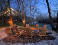 The Betty - Elk River Front Tiny Cabin in Noel, MO