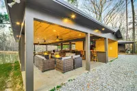 Fire Pits and Gazebo Lakefront Escape in Terry! - bar