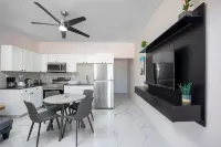 Newly Built SJ Residences 104–Modern 1-Bd in Venetian, Just Minutes to the Beach