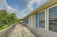 Coastal Emerald Isle Retreat w/ Deck & Grill! - Balkoner
