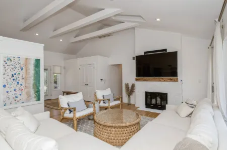 Perfect Hamptons Getaway. Heated Pool. New Outdoor Kitchen.