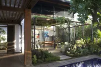 Beachfront villa with pool and full staff