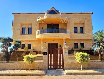 Luxurious Residential Villa ---> 15 mins away from Beirut International Airport! Hotels near Shalalat Sofsaf - Rachid Abou Diab شلالات الصفصاف - رشيد ابو دياب