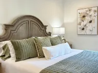 NEW Luxury Townhome in prestigious Moores Mill area of Auburn, AL! - Boutique