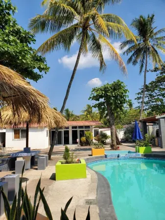 Charming 4-bedroom house with AC and WiFi in delightful La Libertad