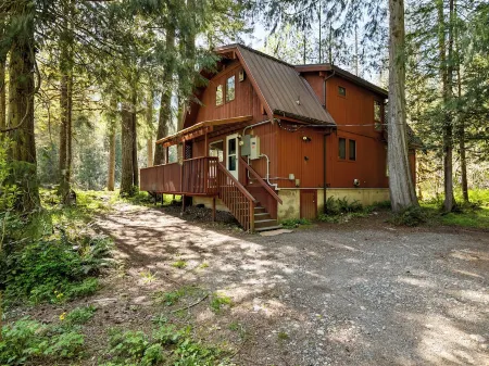 Riverfront Cabin, Covered Hot Tub, King Beds, Dual Shower, Pets - Fox Haven