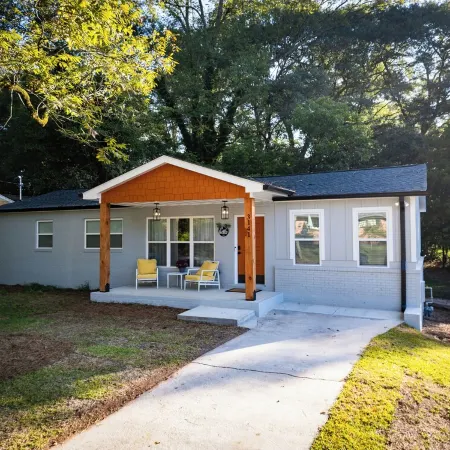 Charming 3-Bedroom House Walkable to Covington Square