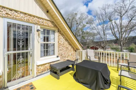 Dolly II Spacious 4-BR home in Wetumpka-Short walk to downtown & riverfront park