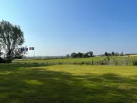 Charming gîte in a green setting, with swimming pool.