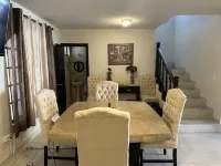 Beautiful entire home near Plaza Patio Mall