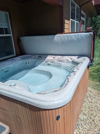 Majestic Views and Wildlife Access - Stunning Mountain Retreat