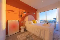 Beautifully designed 2 bedroom apartment with terrace an communal spa