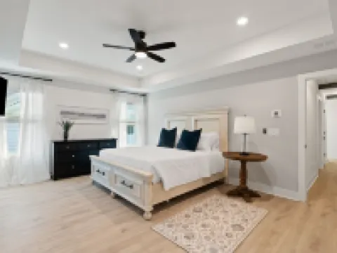 5 Min to Lakepoint! Sleeps 14. New 4 Bdrms/3.5 Bths w/ Office. Owner Managed. Hotels in Emerson