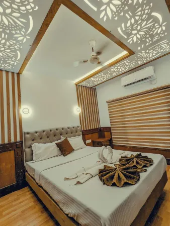 Grand villa houseboat