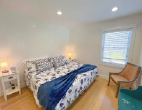 Charming 6 bdr house-Chappaquiddick near Edgartown, beaches, 20x60pool,amenities