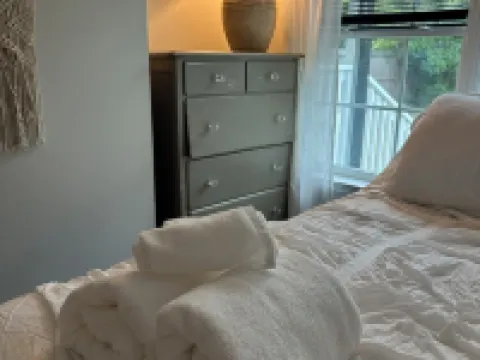 The Westfield - Cozy Downtown Greer Retreat Hoteles en Greer