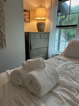 The Westfield - Cozy Downtown Greer Retreat Отели в г. Грир