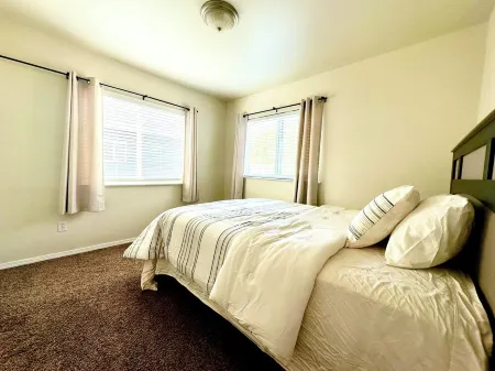 Eagle River Grand Suites Отели в г. Eagle River