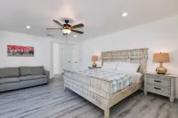 Spacious 4-bedroom house in Gate community in lovely Chino with WiFi, AC Hotel a Chino