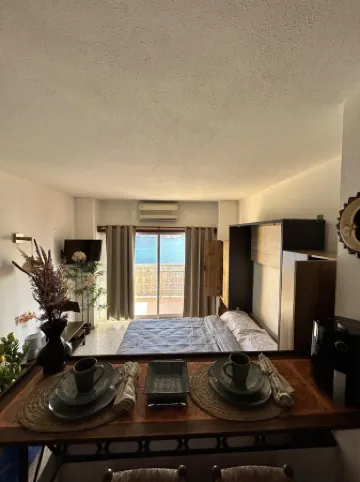 Modern & Sunny Studio