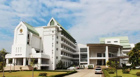 The 8 Factory Hotel Отели рядом с достопримечательностью «Wat Phra Si Rattana Mahathat»