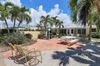 Welcome to Siesta Dreams at Casa Mar!! Hotels near Lawrence Chip Beach