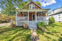 Rand House in WashMO - close to Purina & winery shuttle Hotels near James W. Rennick Riverfront Park