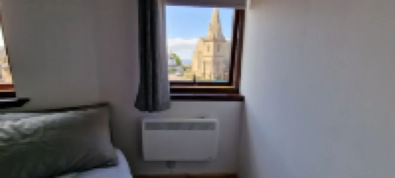 Centre of Town, Minutes to the Beach and Transport Hubs, Private Parking!