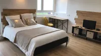 Studio 35 m2 Refait à Neuf Hotels in Fougères