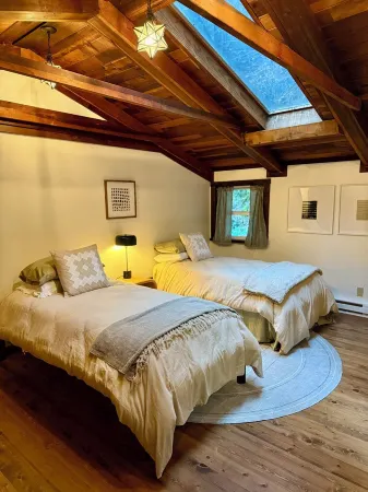 Redwood Cabin - with Wine Tasting and Hot Tub