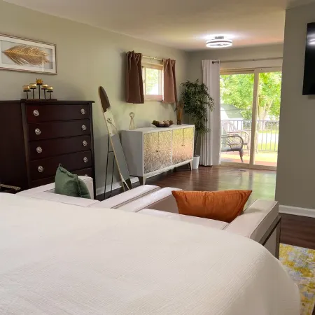 Come stay in our spacious ranch home in Mason. Ten minutes from Kings Island.