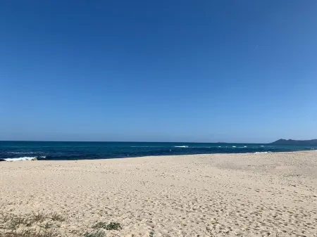 Villa with large garden a few steps from the beautiful beach of Costa Rei Отели в г. Costa Rei