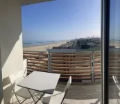 APARTMENT BY THE SEA