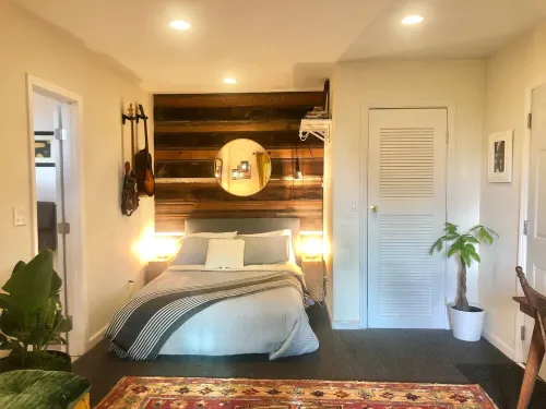 CozyOaks Studio - Charming cottage in woodsy Oakland with WiFi access