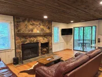 Charming 4-bedroom cabin with WiFi, AC in Bryce Resort