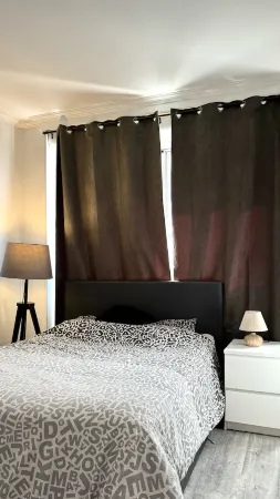 LA BLANCHE COLOMBES Отели рядом с достопримечательностью «Place Louis Aragon»