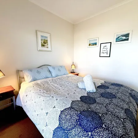 Holiday on Hero, Dog Friendly, outdoor SPA, 3 mins walk to the beach, fast Wifi