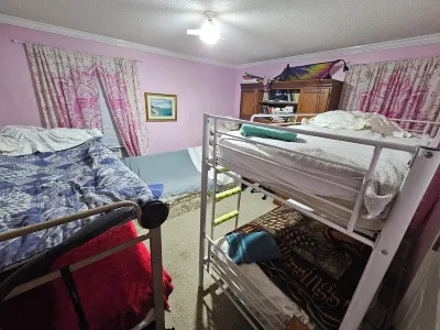 3-bedroom house in delightful S Raleigh WiFi, AC Hotel in zona Wake Christian Academy