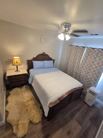 Charming 2-bedroom house with fitness room, WiFi in enjoyable Hanford