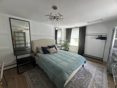 Modern 1 bedroom apartment near Stony Brook university hospital walking distance Hotels near The Long Island Museum