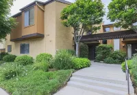3-bedroom townhome in welcoming Monrovia with pool