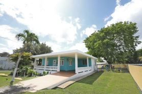 Casa Lula Beach Retreat, 3BR Near Coast, Arecibo Comfort, Nature & Relaxation