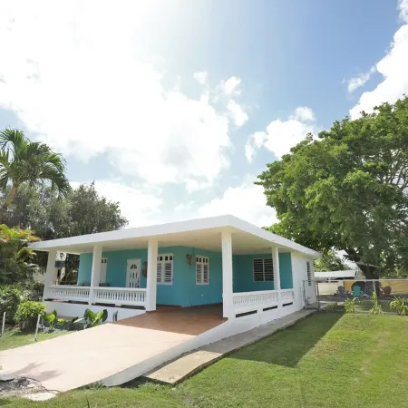 Casa Lula Beach Retreat, 3BR Near Coast, Arecibo Comfort, Nature & Relaxation