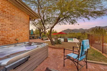 Private Foothills Villa + Panoramic Views + Heated Pool/Spa