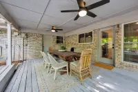 Charming 3-bedroom Modern Rustic Retreat on 1 acre Hotels in Keller