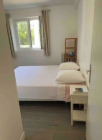 Quiet garden level 5 minutes from the beaches