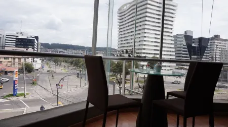 Modern Luxury Studio Apartment Downtown Отели рядом с достопримечательностью «Капилья-дель-Омбре»