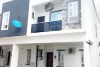 4 Bed-24/7 Electricity/Wi-Fi/Security&Pool. Lekki Hotels in 